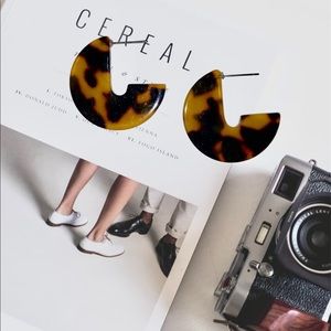 J-Disc Tortoise Shell Hoop Acrylic Earrings NWTs
